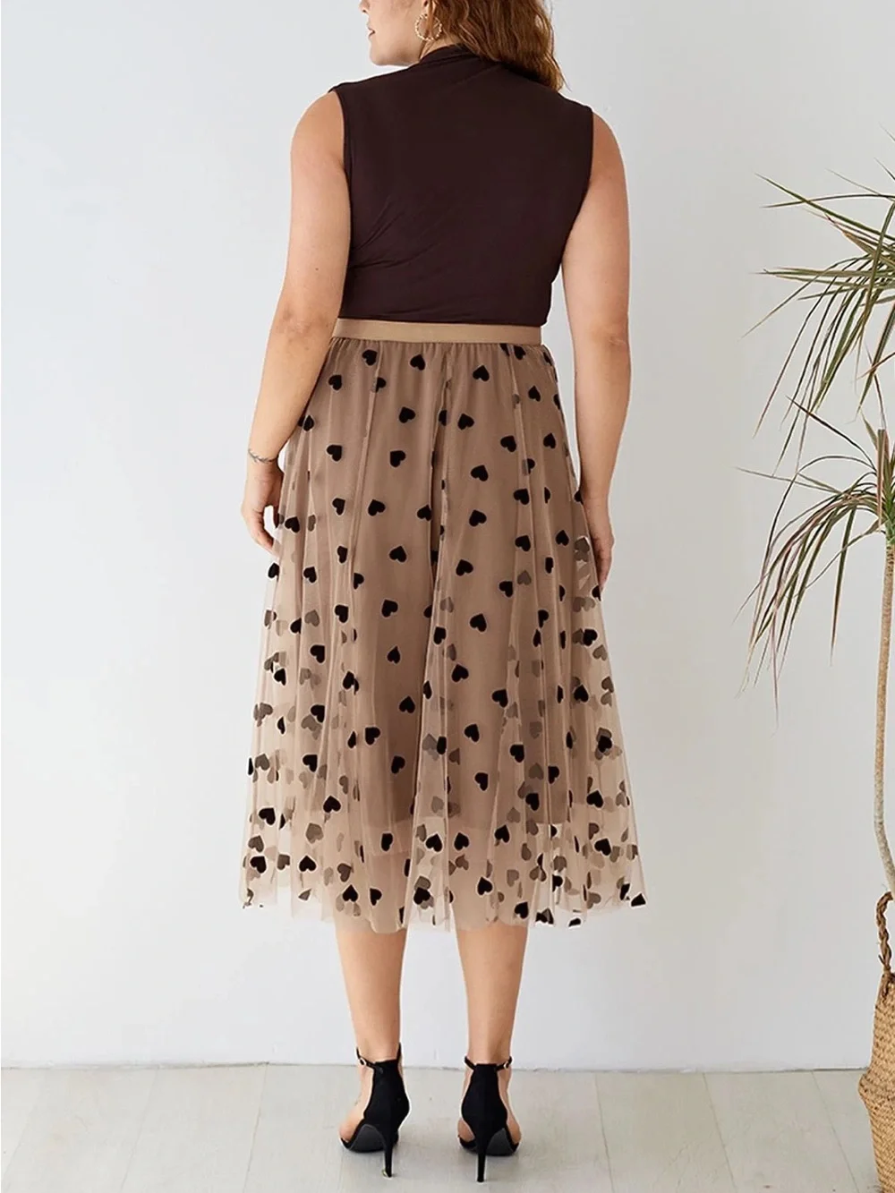 Chicwish Plus 3D Heart Double-Layered Mesh Tulle Maxi Skirt Caramel Black Velvet